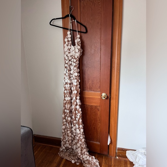 FL&L Wedding Dress with train - Picture 3 of 7